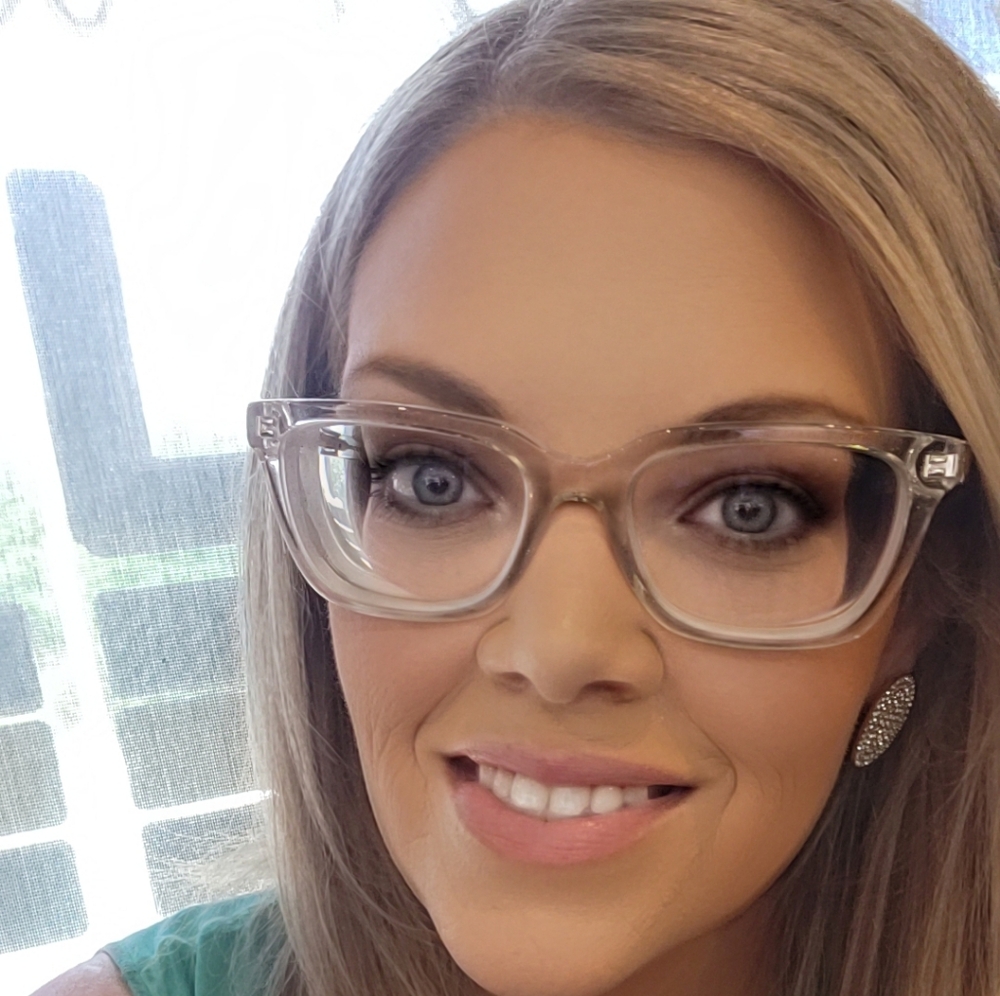 Meet your Posher, Stephanie